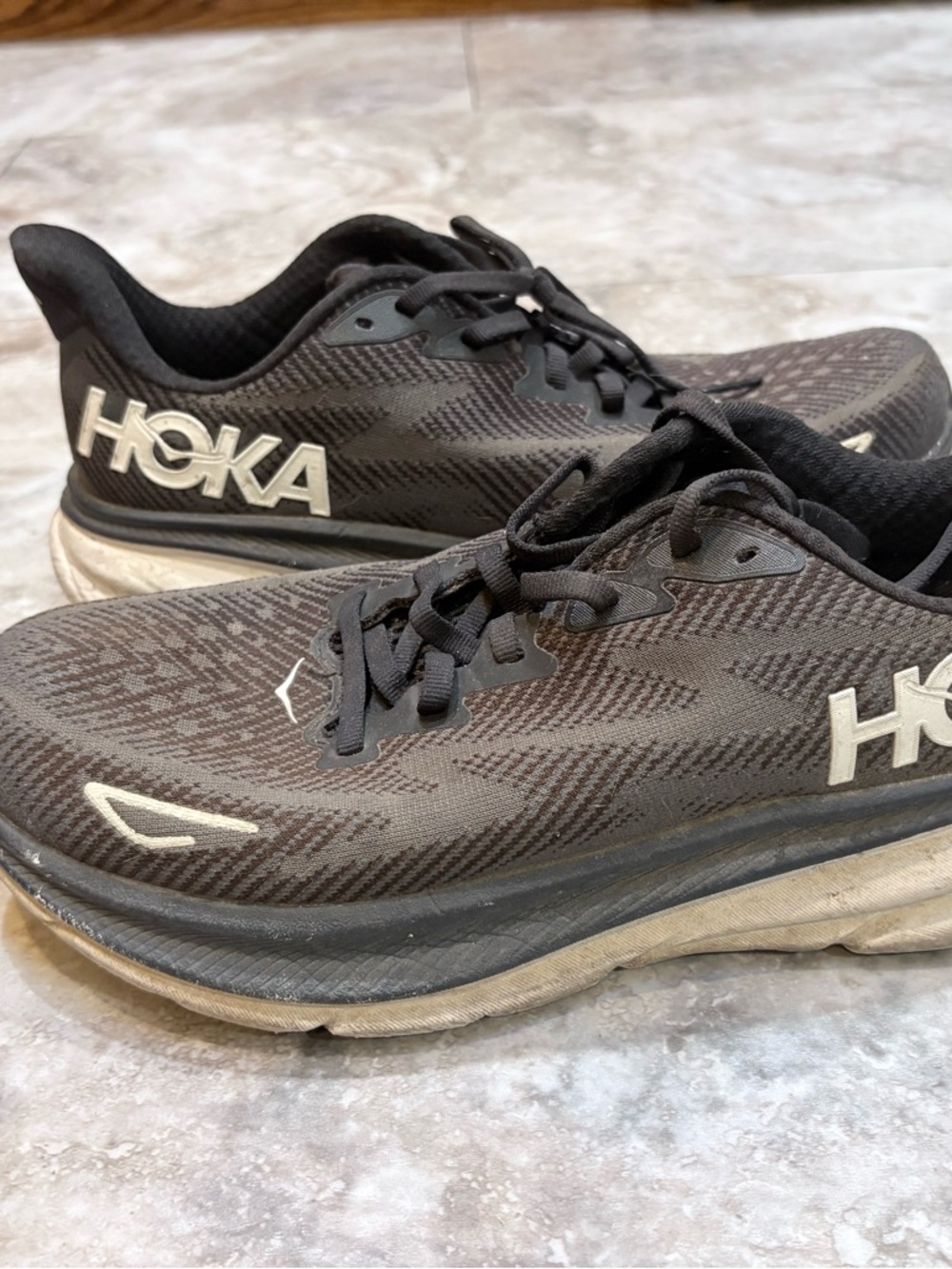 HOKA women’s 's Black and Clifton9 White Road-Running Shoes 8b